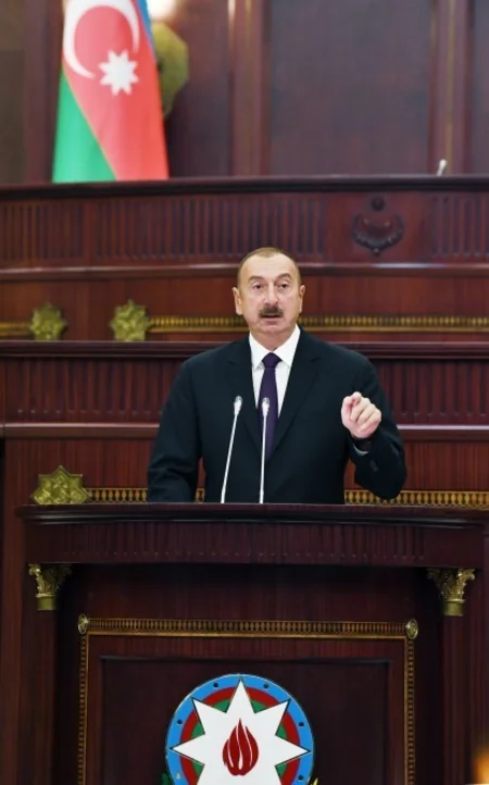 Prezident İlham Əliyev Azərbaycan parlamentinin 100 illiyi münasibətilə keçirilən təntənəli iclasda iştirak edib