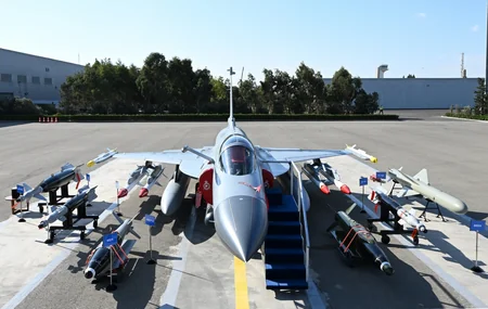 Prezident İlham Əliyevə çoxməqsədli JF-17C təyyarələri təqdim olunub - YENİLƏNİB-2