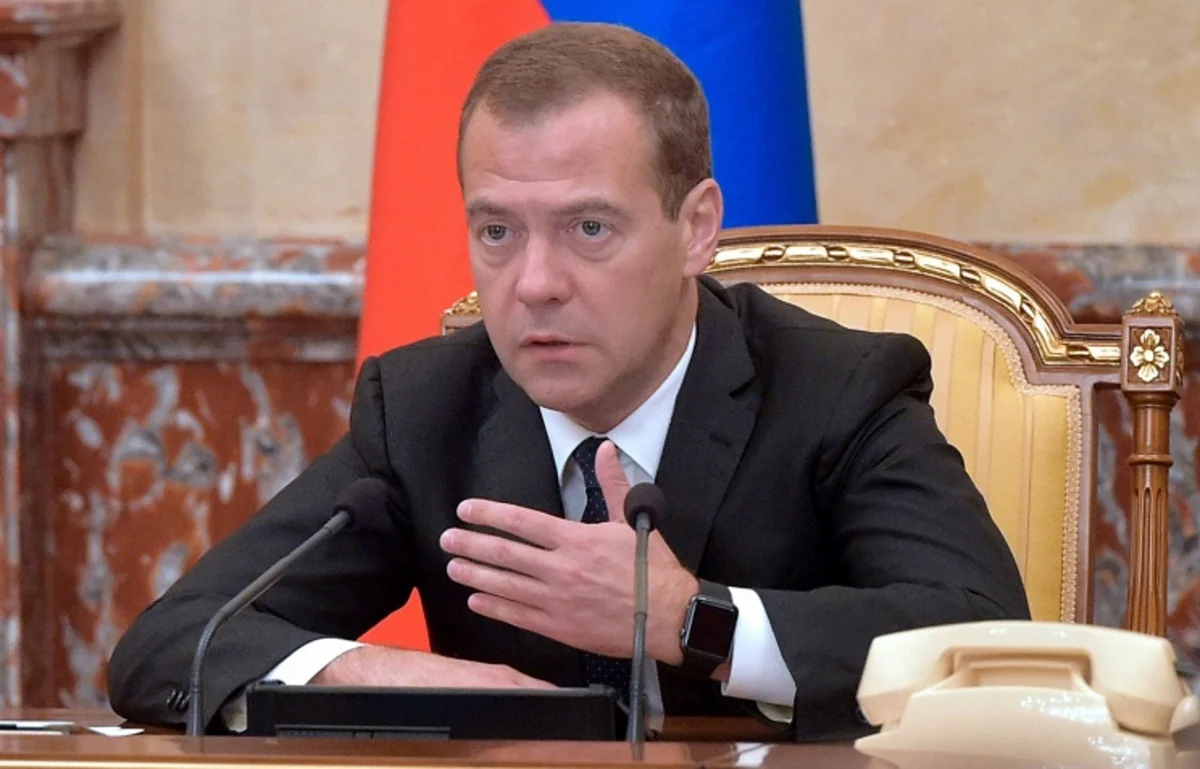 Медведев допустил введение антикризисного плана в 2016 году в случае ухудшения ситуации