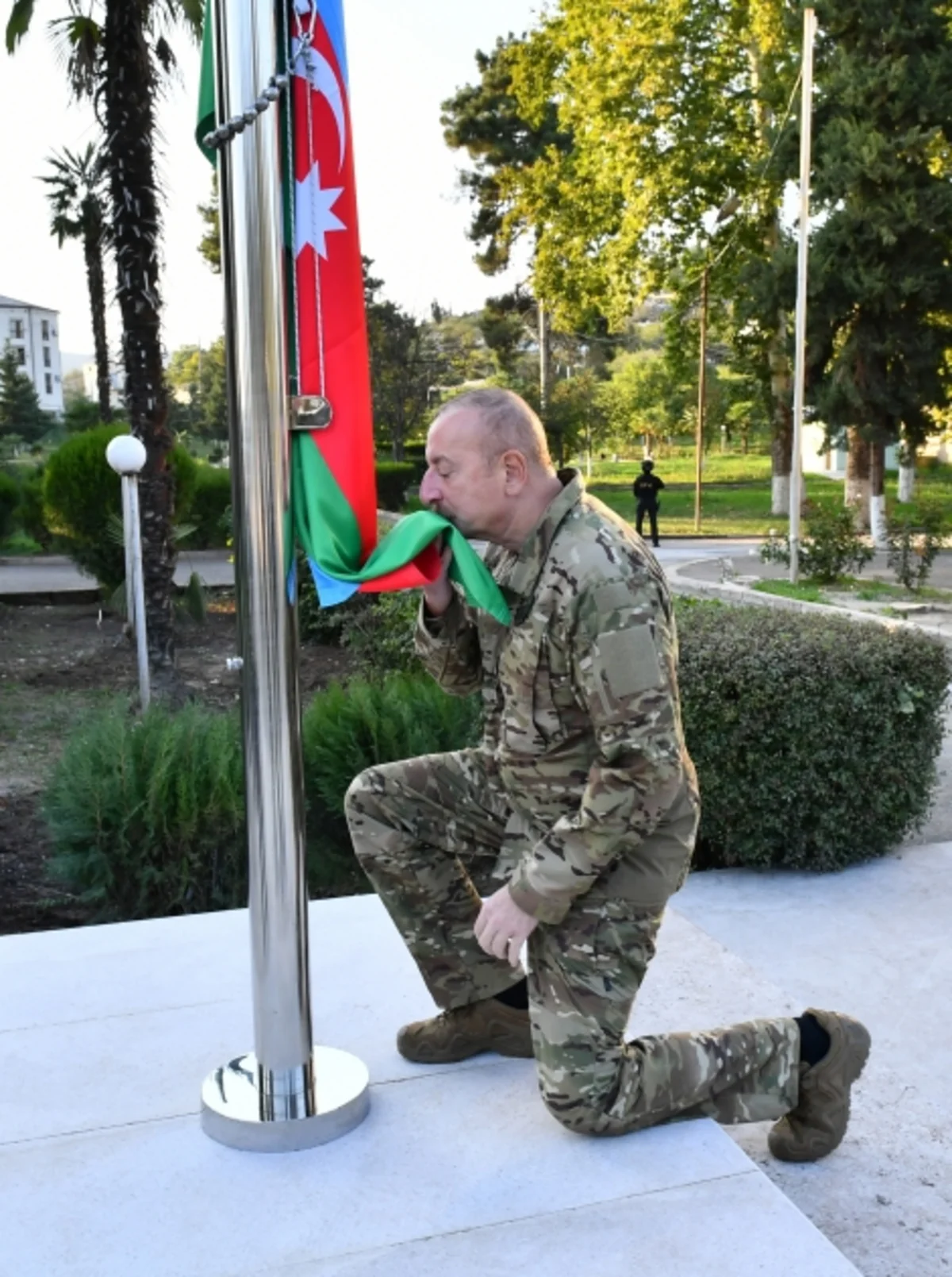 Prezident İlham Əliyev Xocavənd şəhərində Dövlət Bayrağını ucaldıb - YENİLƏNİB