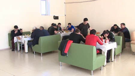 Azərbaycanda iranlı sürücülər polisin müşayiəti ilə hərəkət edirlər