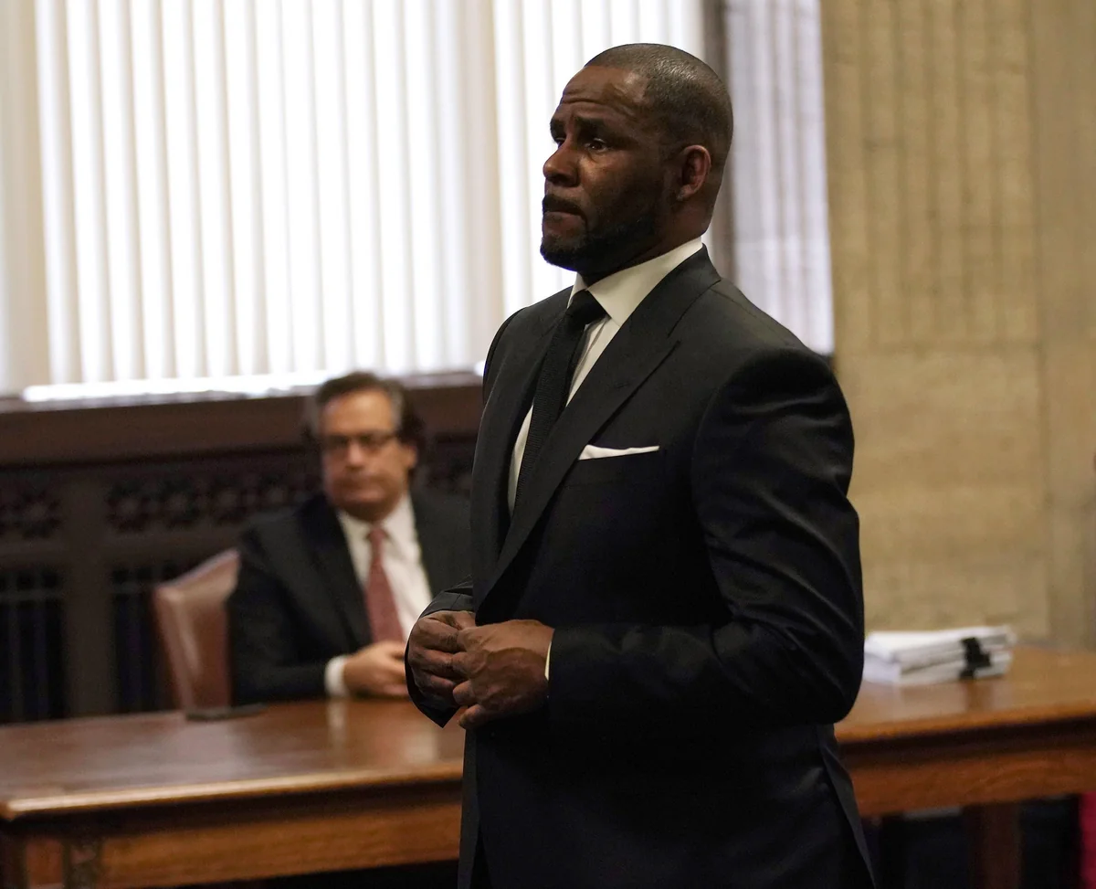 Суд в США не позволил певцу R. Kelly выйти под залог