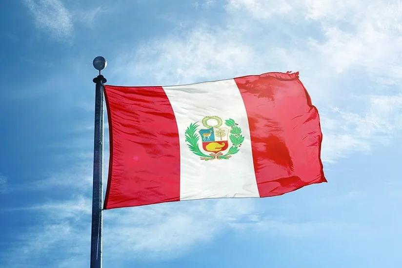 Число погибших при падении автобуса в Перу возросло до 33