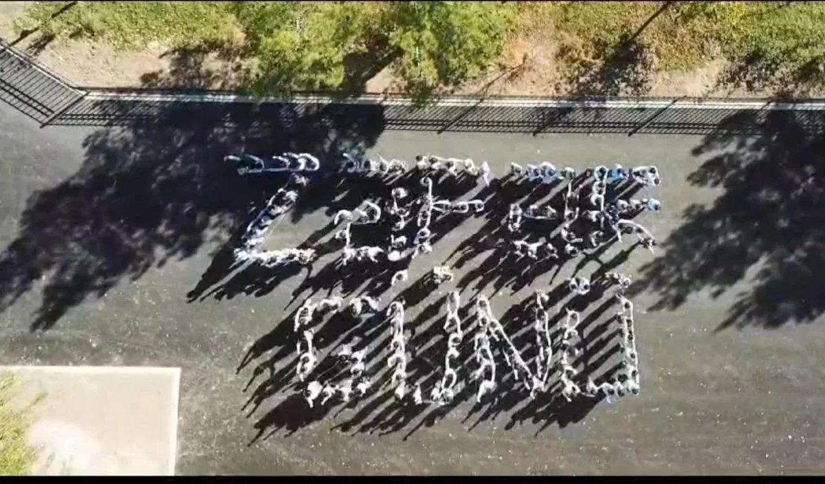 Oğuzda Zəfər Günü ilə bağlı məktəblilər fləşmob keçirib  ​