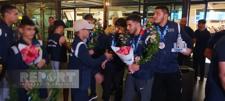 Avropa çempionu olan güləşçilərimiz Vətənə qayıdıblar