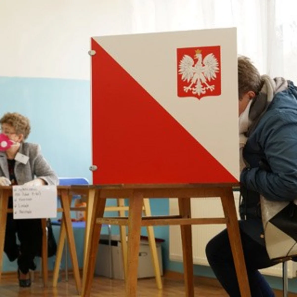 Польша отменила президентские выборы на фоне коронавируса