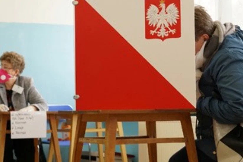 Польша отменила президентские выборы на фоне коронавируса