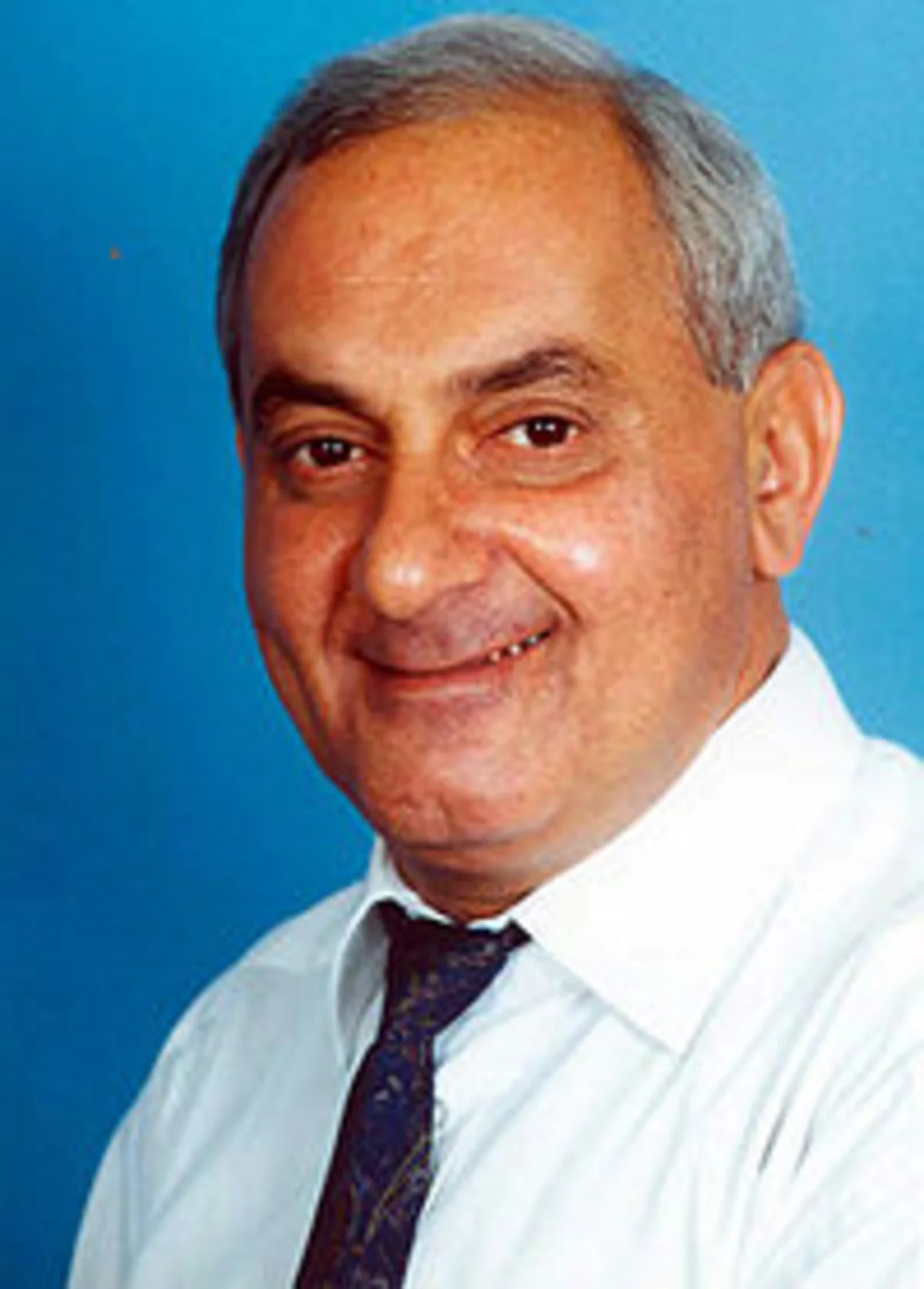 Əməkdar artist Atabala Səfərov səhnəyə az-az çıxmağının səbəbini açıqlayıb
