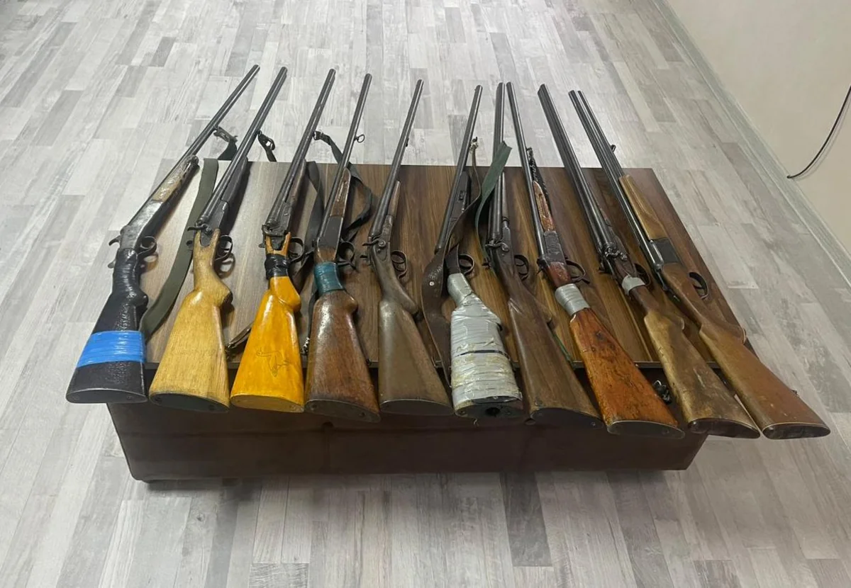 Ağsuda 10 odlu silah polisə könüllü təhvil verilib