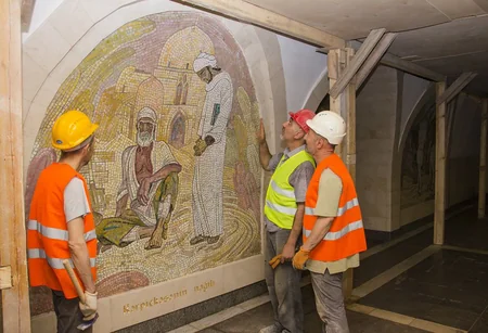 Metronun “Nizami” stansiyasında bərpa edilmiş ilk 4 panno təqdim olunub