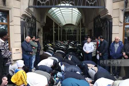 Bakıda Ramazan münasibətilə bayram namazı qılınıb