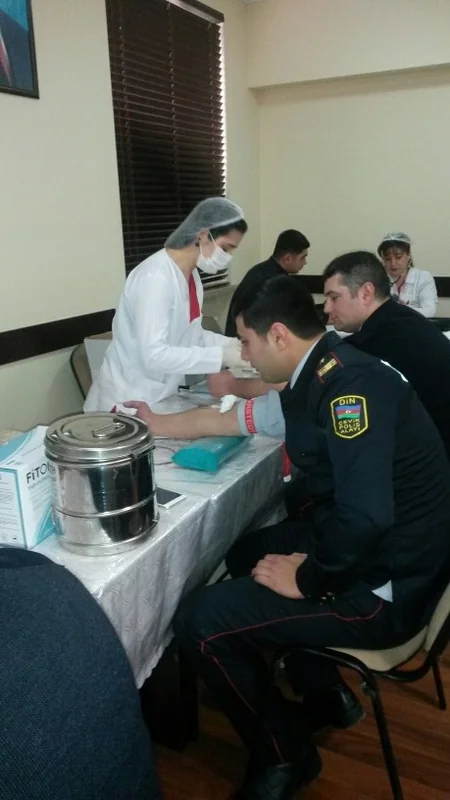 Polislər talassemiya xəstələrinə qan veriblər
