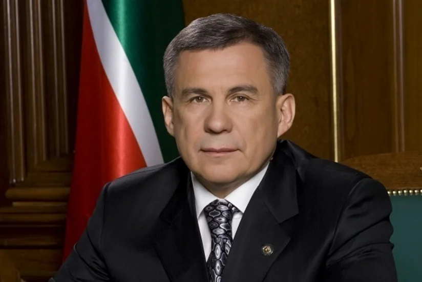 Tatarıstan prezidenti həyat yoldaşından 313 dəfə az qazanır