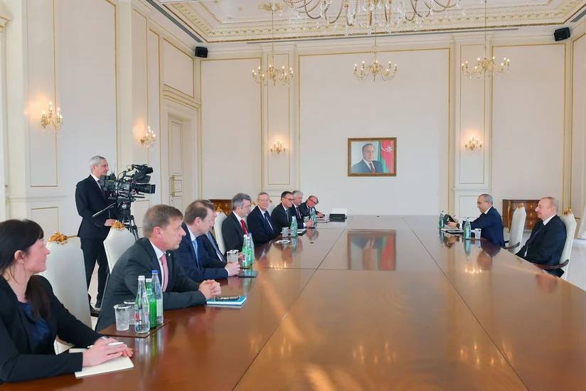 President Ilham Aliyev receives delegation led by Executive Director of German Eastern Business Association (UPDATE)