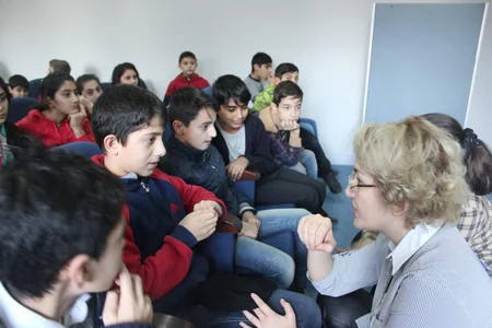 İnternat və uşaq evlərində “Ədəbiyyat saatı” layihəsinin icrasına başlanılıb