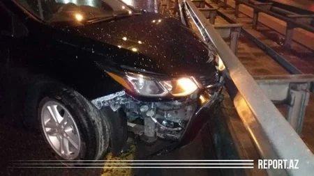 Bakıda yağışlı hava şəraiti qəzaya səbəb oldu