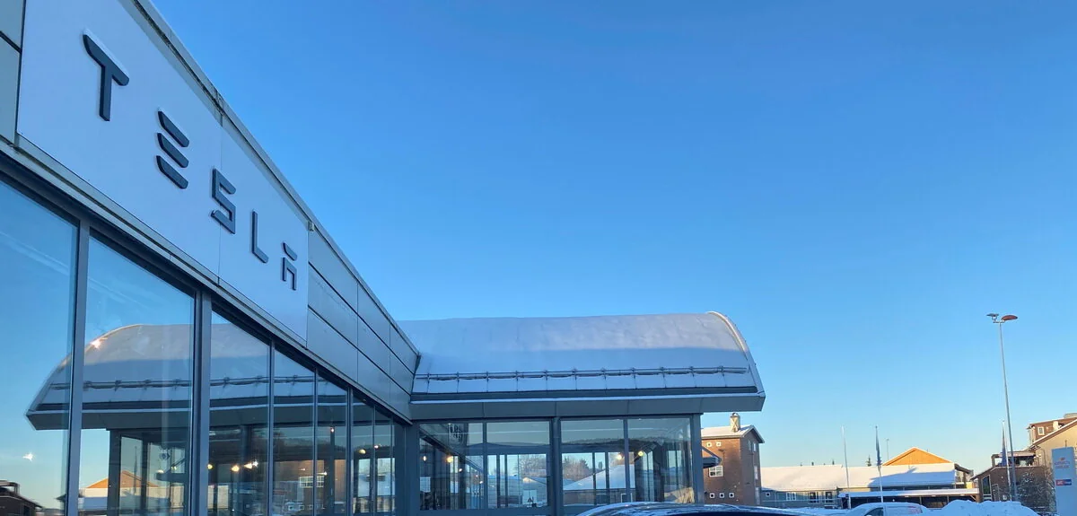 Tesla открыла шоурум в столице Синьцзяна, где проживают уйгуры