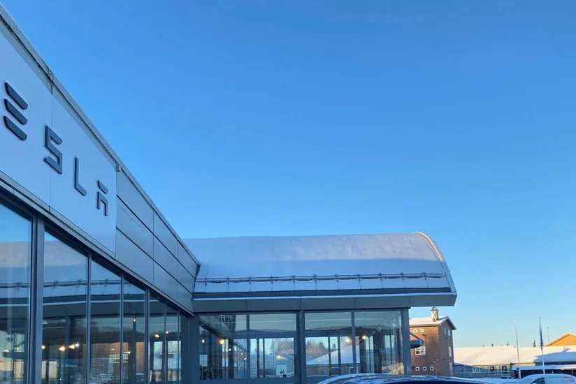 Tesla открыла шоурум в столице Синьцзяна, где проживают уйгуры