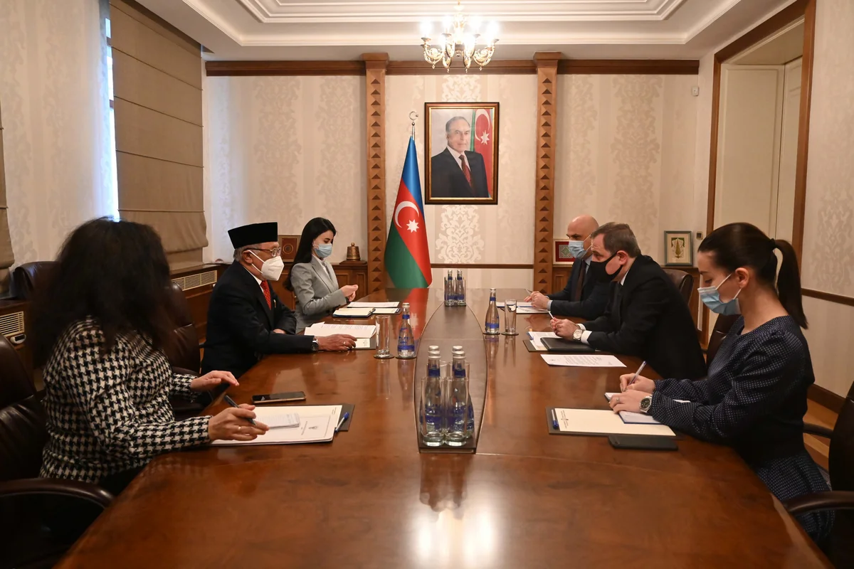 İndoneziyanın yeni səfiri etimadnaməsinin surətini Ceyhun Bayramova təqdim edib