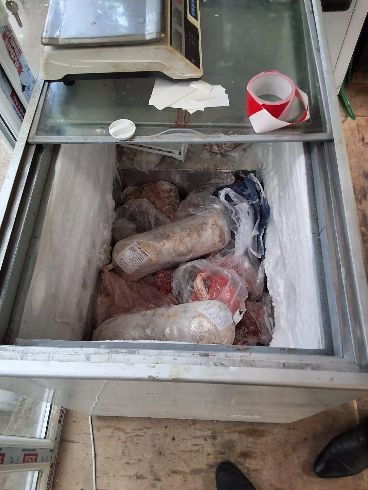 Babək şəhərində ötən günlərdən qalmış dönəri təkrar emaldan sonra satan kafe aşkarlanıb