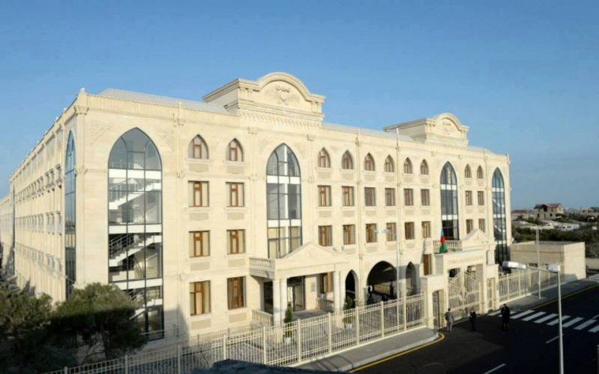 Bakıda məktəb direktorunun özünü Ərtoğrul bəy kimi aparması iddialarına münasibət bildirilib