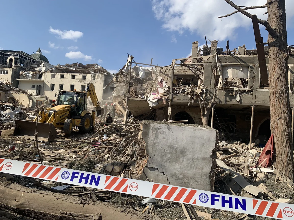 “Bild” Gəncədən yazıb: Atəşkəsin ilk günü qətliama çevrildi