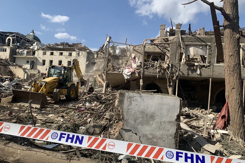 “Bild” Gəncədən yazıb: Atəşkəsin ilk günü qətliama çevrildi