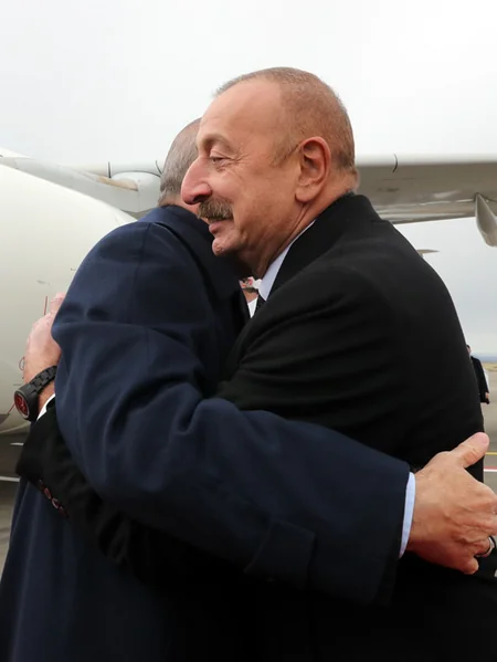 İlham Əliyev Ərdoğanı Füzuli Beynəlxalq Hava Limanında qarşılayıb