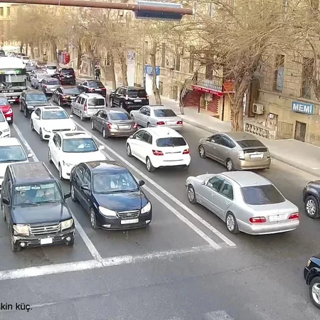Bakının bir sıra yollarında nəqliyyatın sıxlığı yaranıb