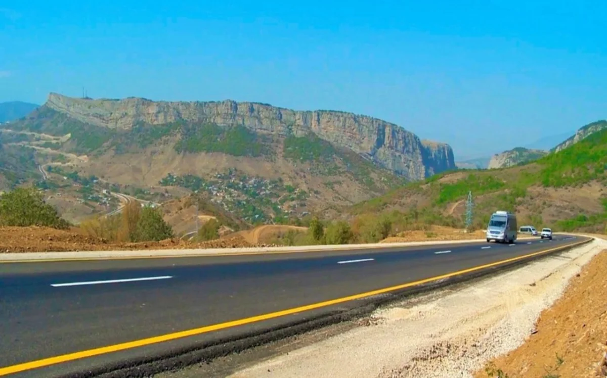Qırmızı xətlərin pozanı  - Zəngəzura gedən yol - ŞƏRH