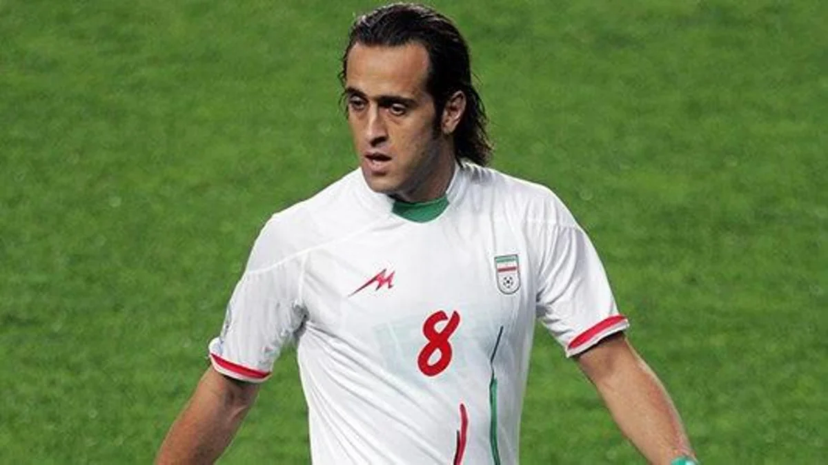 Güney azərbaycanlı əfsanəvi futbolçu: Bu il fitrə zəkatınızı zibil qutularına atın!
