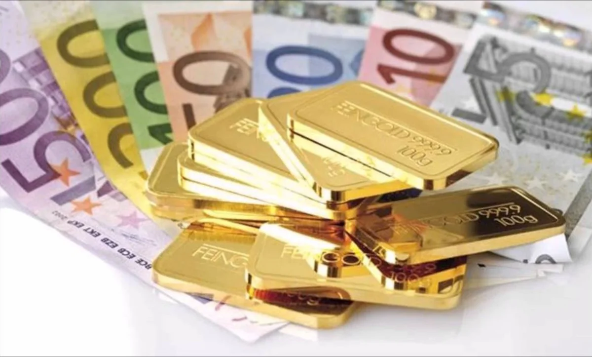 Chinese gold and currency reserves hit 6-year low