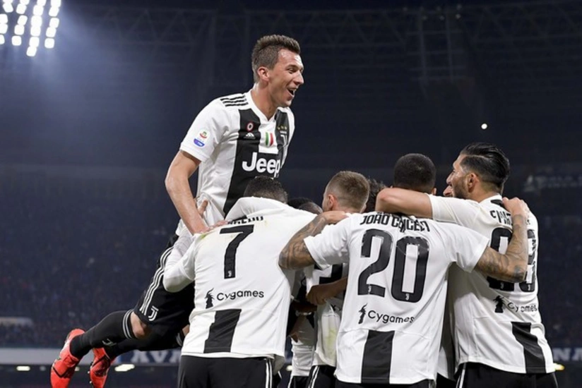 Ювентус обыграл Наполи в матче лидеров Серии А