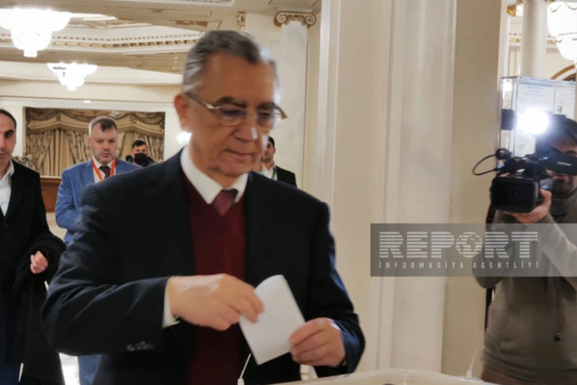 Eldar Əzizov səs verib