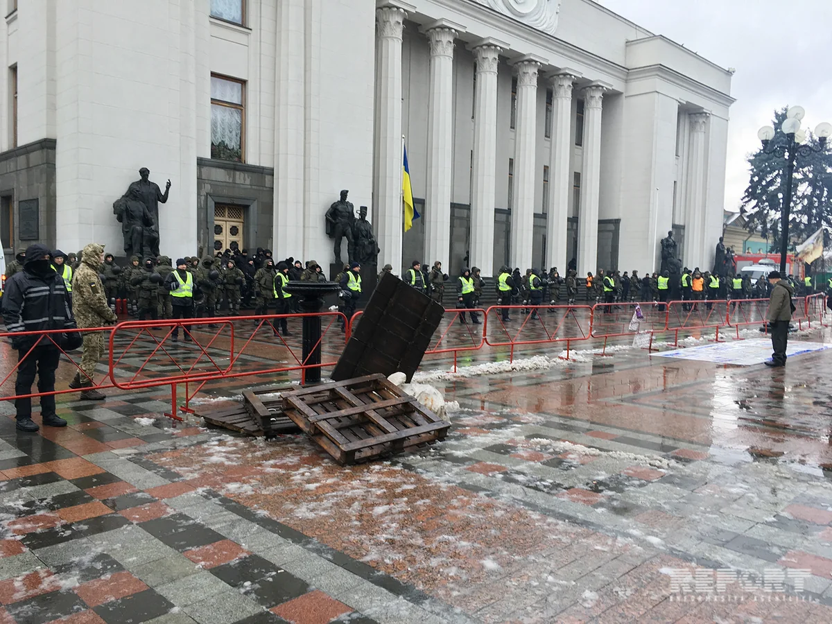 Обитатель палаточного городка у Верховной рады Украины: Мы в любой момент готовы обороняться - ФОТОРЕПОРТАЖ - ВИДЕО