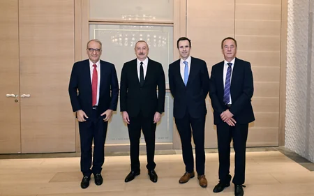 Prezident İlham Əliyev Beynəlxalq Kanoe, Avarçəkmə və Draqon Qayıqları federasiyalarının prezidentləri ilə görüşüb - YENİLƏNİB