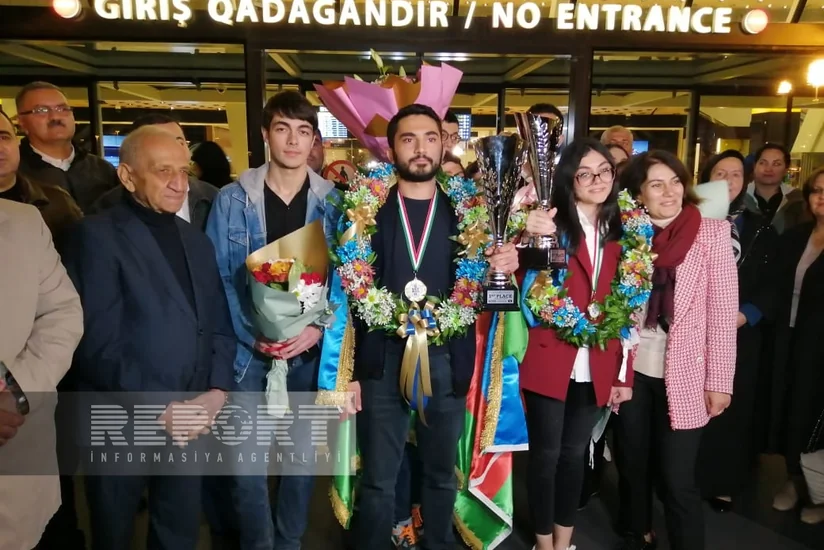 Şahmat üzrə gənclər arasında dünya çempionları Vətənə qayıdıb