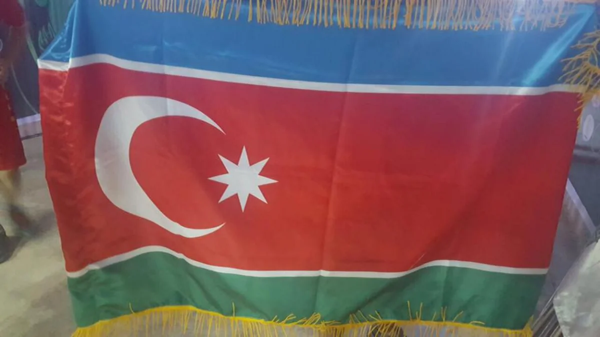 İranda keçirilən sərbəst güləş üzrə Dünya Kubokunda Azərbaycan bayrağına hörmətsizlik edilib - FOTO