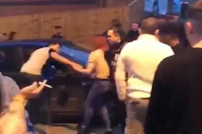 Водитель трижды наехал на толпу в Британии - ВИДЕО