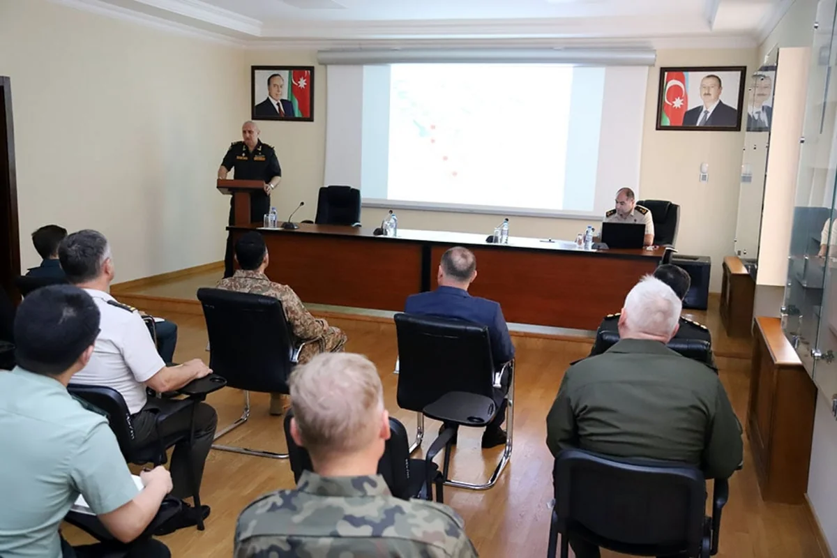 Azerbaijani MoD holds briefing for military attaches