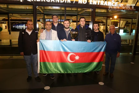 Üçqat Avropa çempionu olmuş Azərbaycan şahmatçıları Vətənə dönüb - FOTO