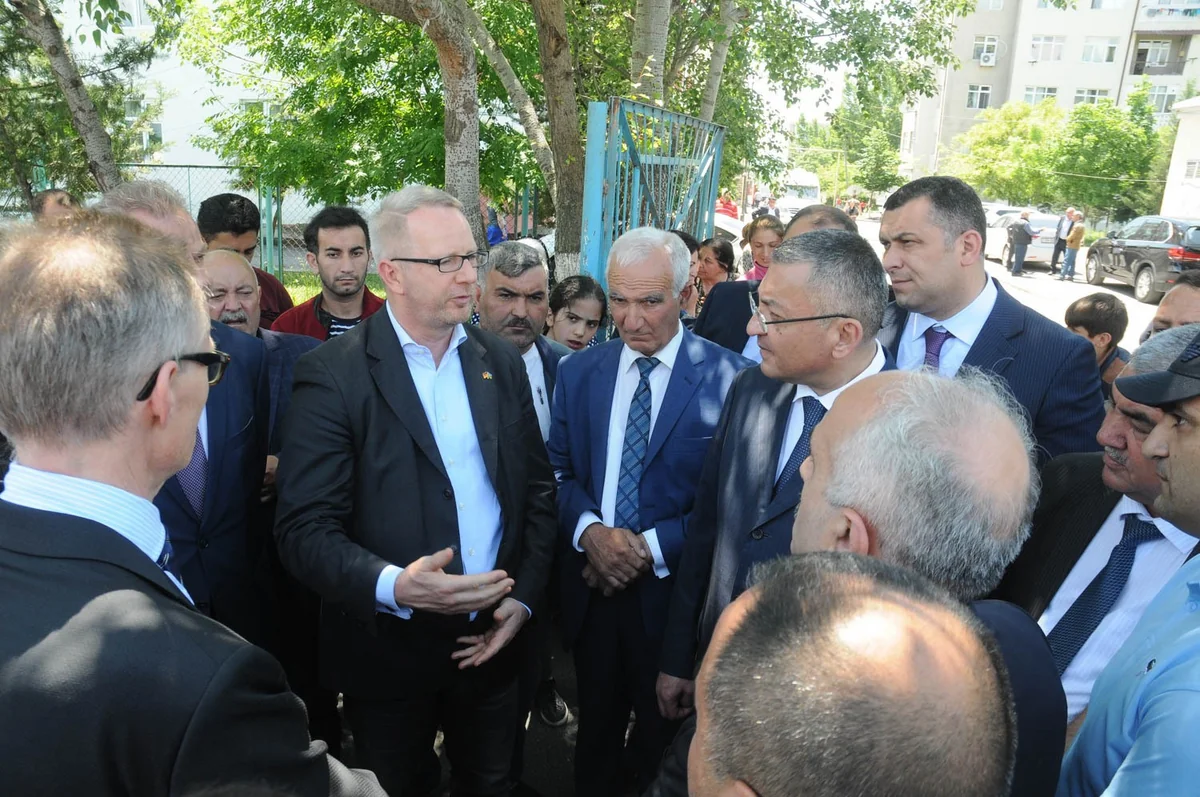 Almaniya Bundestaqının deputatları məcburi köçkünlərlə görüşüblər