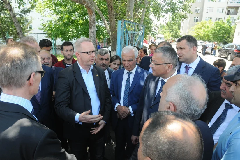 Almaniya Bundestaqının deputatları məcburi köçkünlərlə görüşüblər