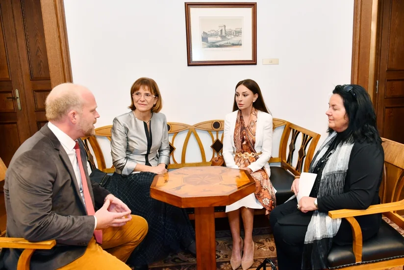 Mehriban Əliyeva Budapeştdə Macarıstanın Baş nazirinin xanımı ilə görüşüb