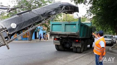 Bakının Zivərbəy Əhmədbəyov küçəsi təmir edilir