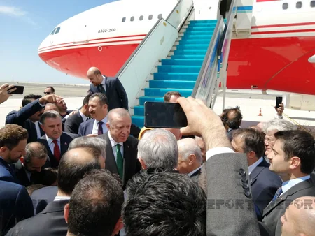 President Ilham Aliyev arrives in Turkiye