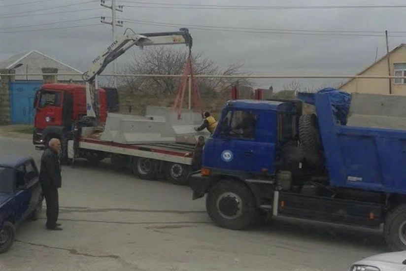 Nardaranın girişində beton plitələr düzülür - FOTO