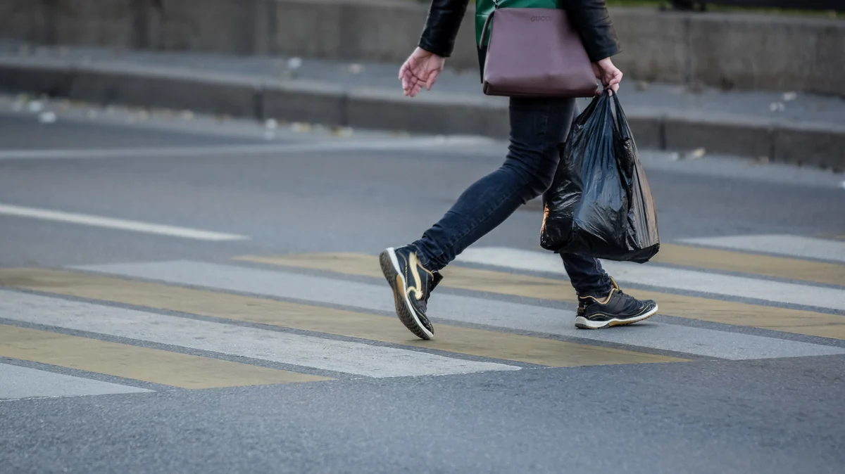 Bakıda avtomobil 19 yaşlı gənc qızı vurdu