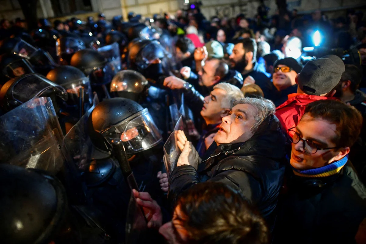 В центре Тбилиси вновь проходит акция против законопроекта об иноагентах