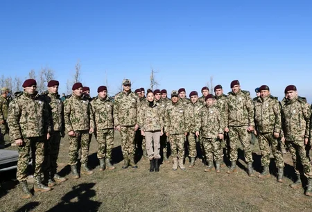 Ali Baş Komandan İlham Əliyev Şuşada hərbçilər qarşısında çıxış edib